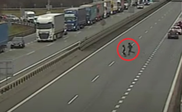 Deti_pribihaji_dalnici_01