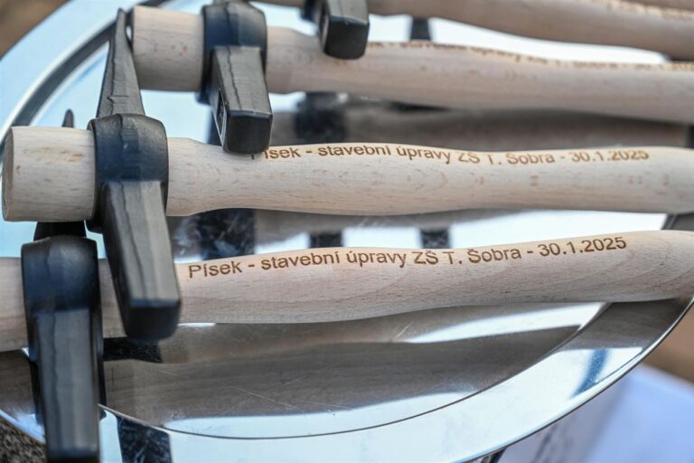 Poklepání na základní kámen nového pavilonu ZŠ T.