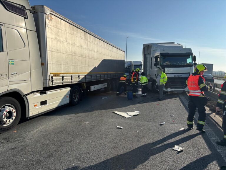 nehoda_kamion_dodavka_auto