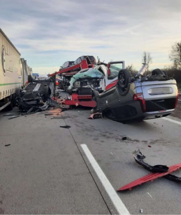Hromadná nehoda na D2. Foto: Policie ČR