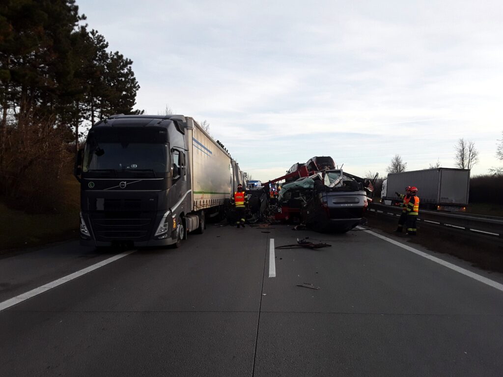 Hromadná nehoda na D2. Foto: HZS Jihomoravského kraje