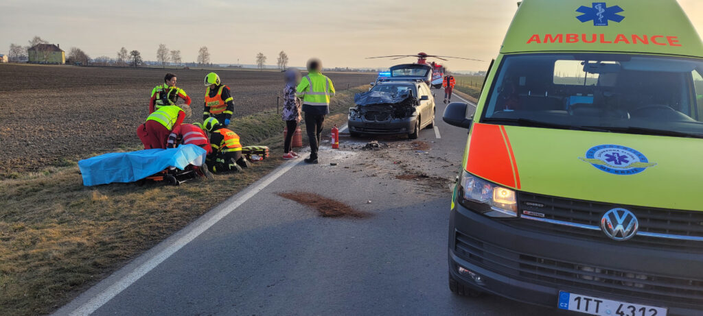 Nehoda osobního auta s traktorem u Kobeřic. Foto: Policie ČR