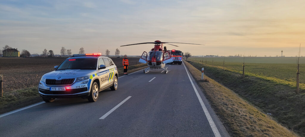 Nehoda osobního auta s traktorem u Kobeřic. Foto: Policie ČR