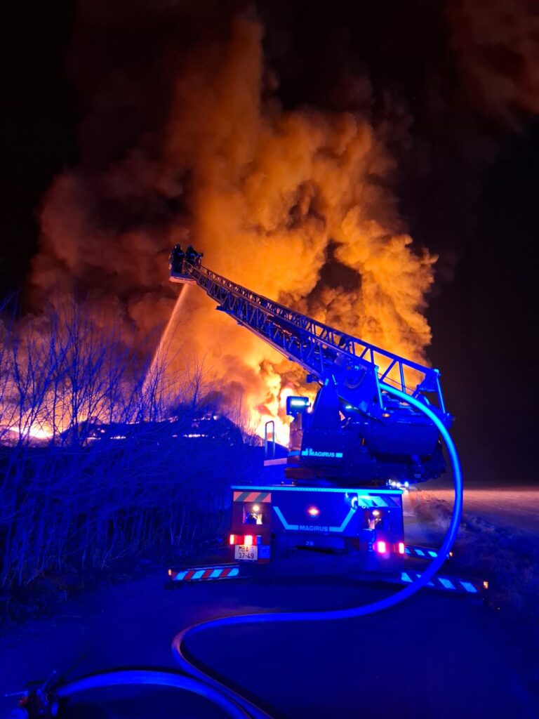 Požár skladovací haly v Předměřicích. Foto: HZS Středočeského kraje