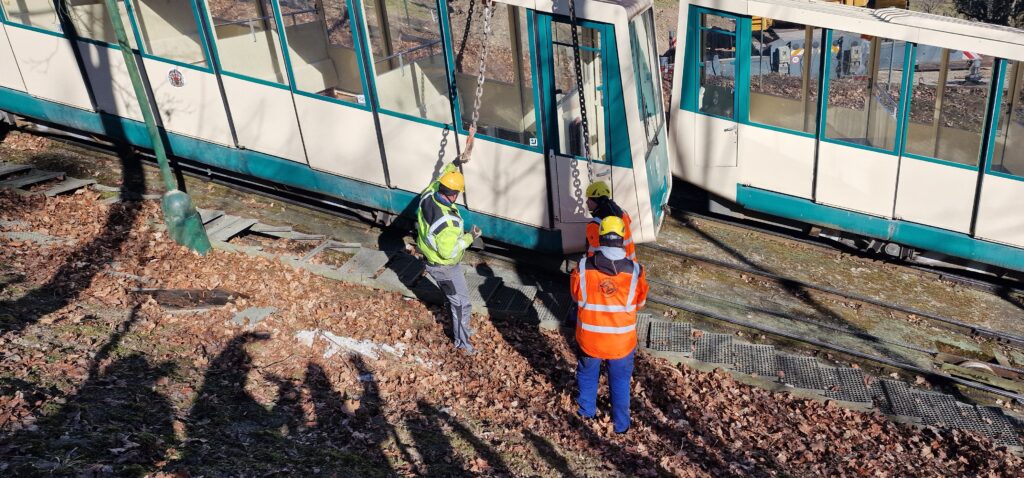 Petřínská lanovka se rozloučila s ikonickými vozy. Foto: zpravyzcech.cz