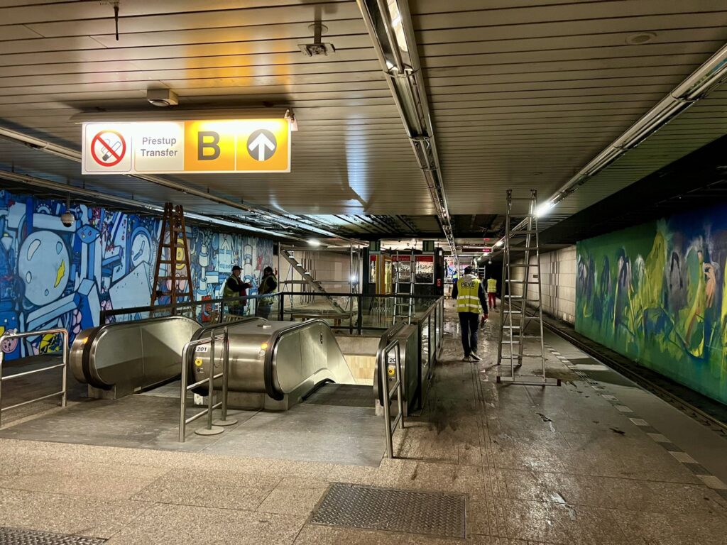 Havárie vodovodu uzavřela stanici metra Florenc C. Foto: DPP Praha