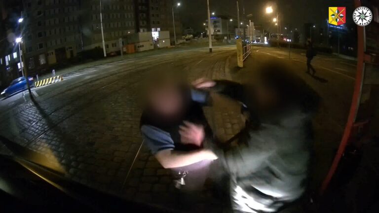 napadeni_tramavaj_ridic_cestujici