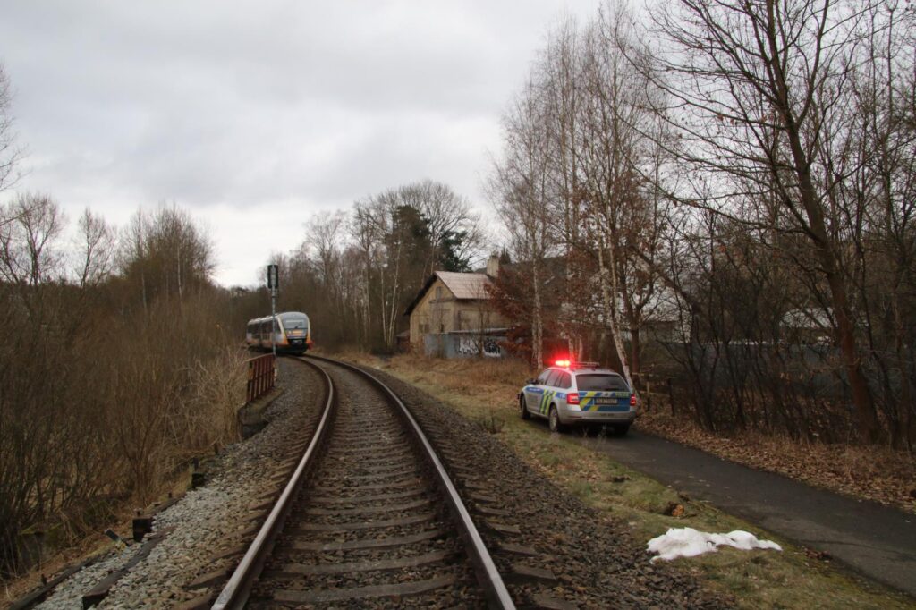 Vlak v České Lípě narazil do kamenů na trati. Foto: Policie ČR