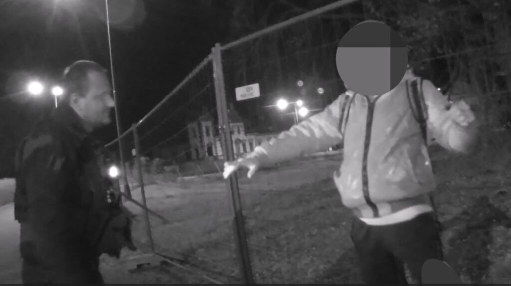Policisté zachránili muže, který se pokusil upálit. Zdroj: Policie ČR