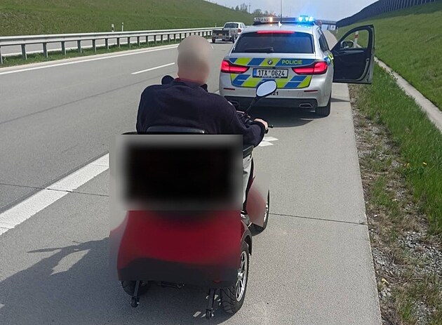 policie_senior_elektriky_vozik