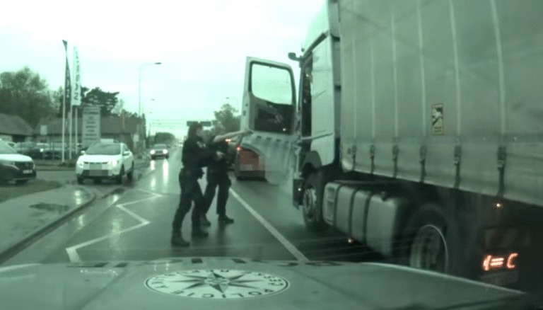 policie_kamion_alkohol_zbran
