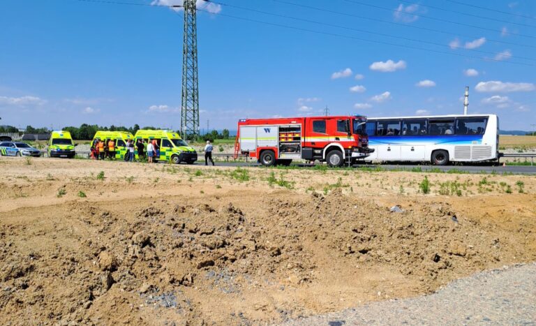 nehoda_autobus_auto