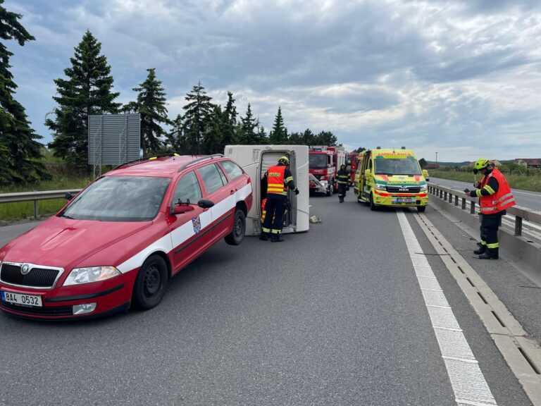 nehoda_auto_karavan_pavel_novotny