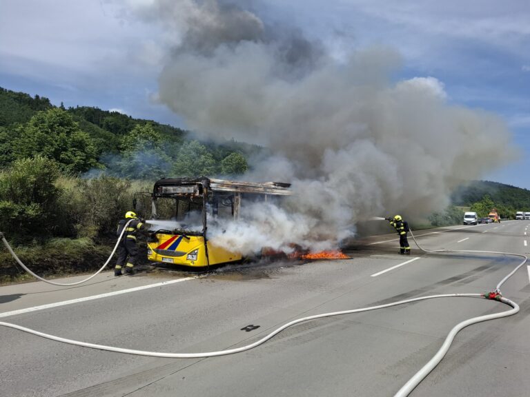 pozar_autobus_d1