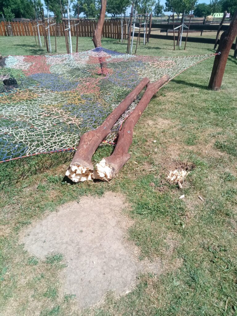 pad_trampolina_deti_zoopark