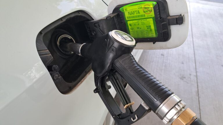 ilustracni_tankovaci_pistole_benzinka_cerpaci_stanice