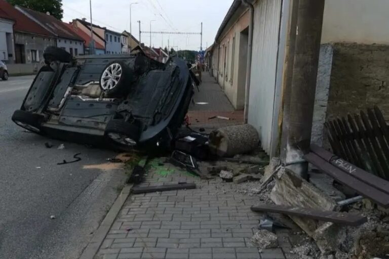 nehoda_auto_mladistvi_ceske_budejovice