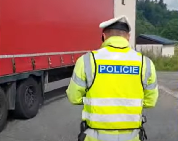 policie_cr_nebezpecna_jizda_kamionu