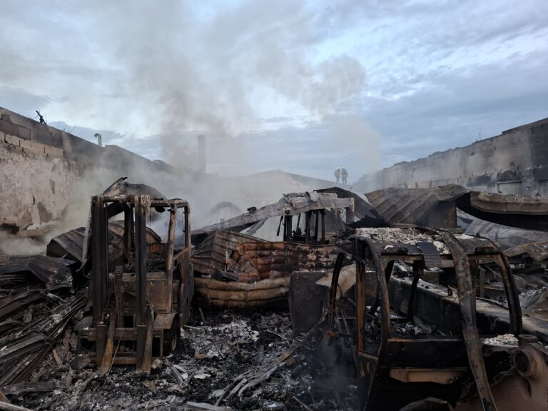 pozar_hala_plast