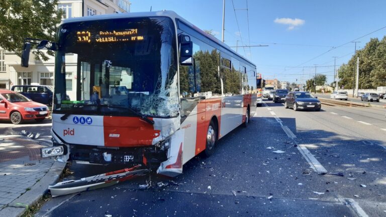 nehoda_autobus_dodavka_praha