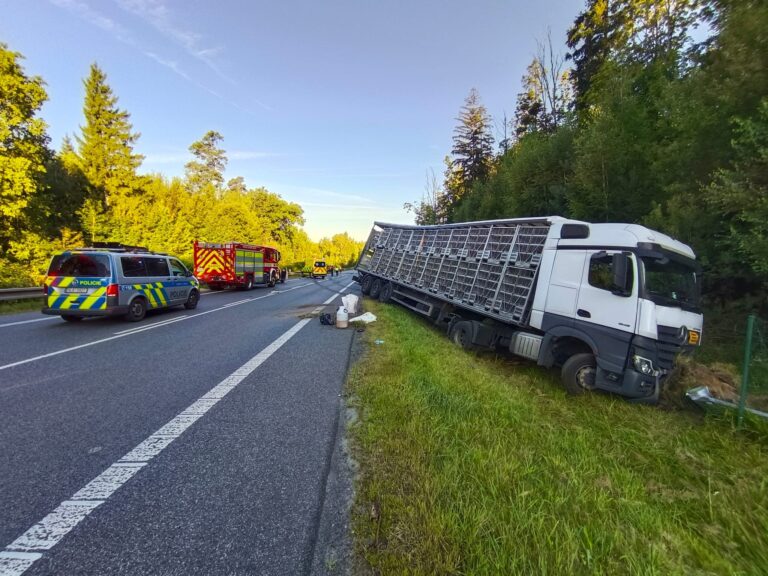 nehoda_auto_kamion_liberec