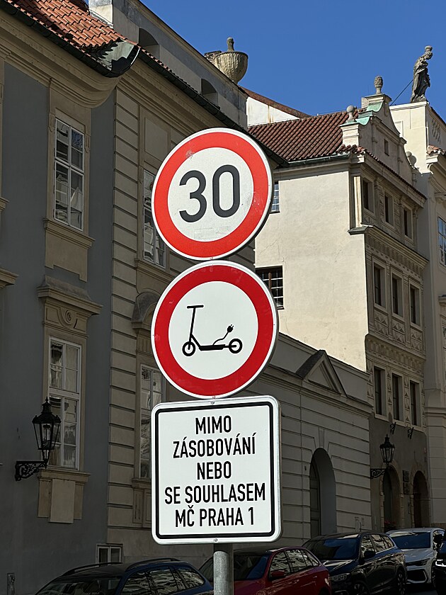 znacka_zakaz_vjezdu_kokobezka