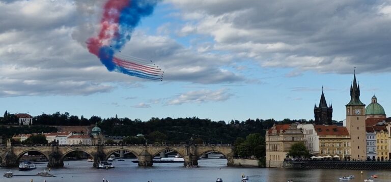 gripen_red_arrows_praha