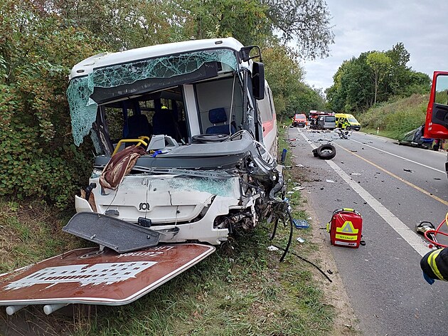 nehoda_auto_autobus_cerekvice