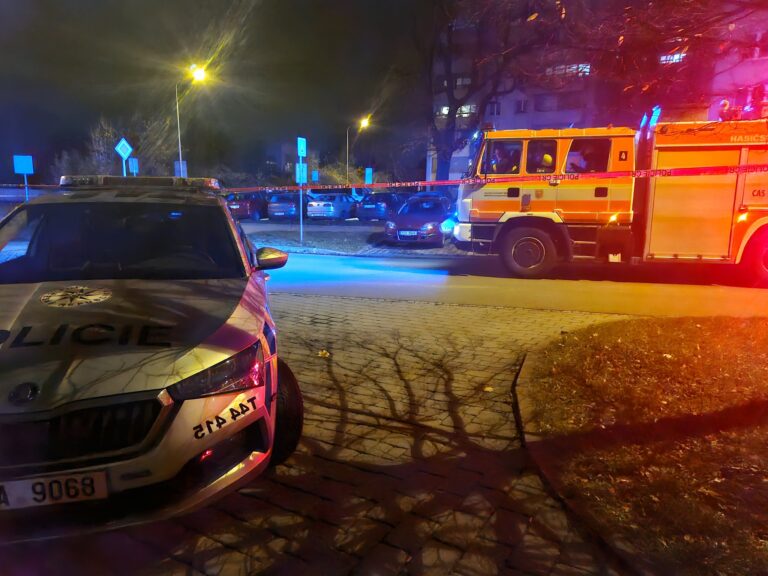 dva_mrtvi_auto_karvinsko_policie