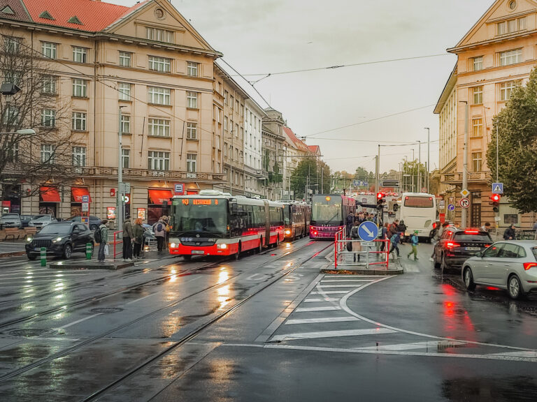 autobus_vitezne_namesti_pid_ilustracni_praha