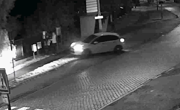 opila_ridicka_vjela_na_chodnik