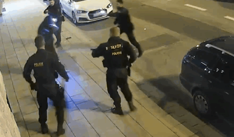 napadeni_nuz_policie