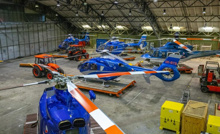 vrtulnik_hangar_letecka_sluzba_policie_ilustracni