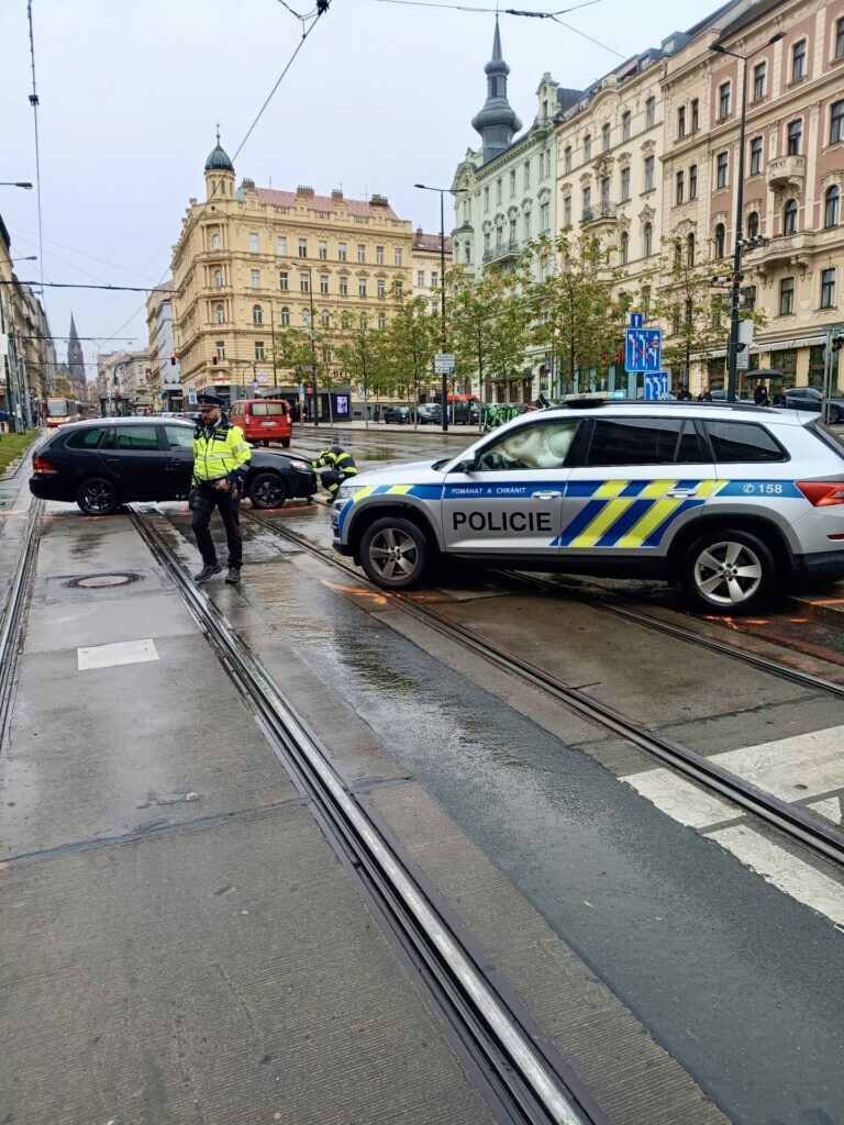 nehoda_policie_auto_praha