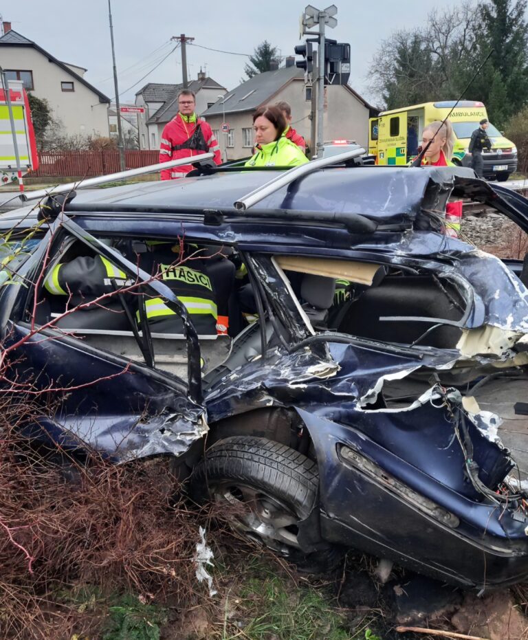 nehoda_vlak_auto_hradec_kralove