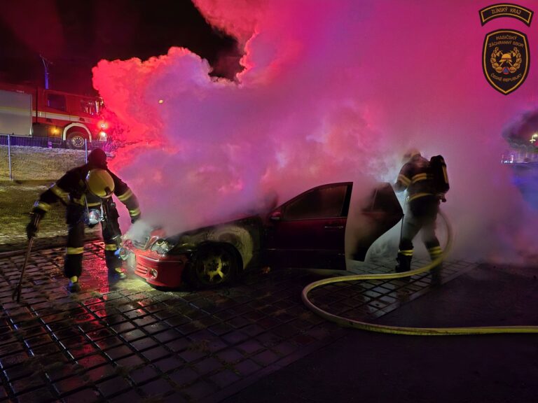 pozar_vozidla_na_parkovisti