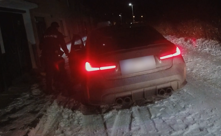 ujizdel_policii_bmw_olomoucko