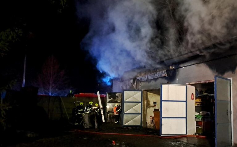 v-benatkach-nad-jizerou-horely-garaze