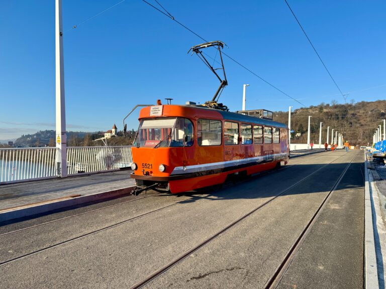 merici-tramvaj-dvorecky-most