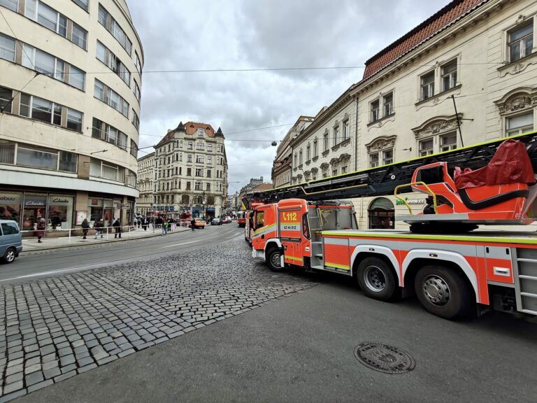 pozar-opony-v-divadle-komedie