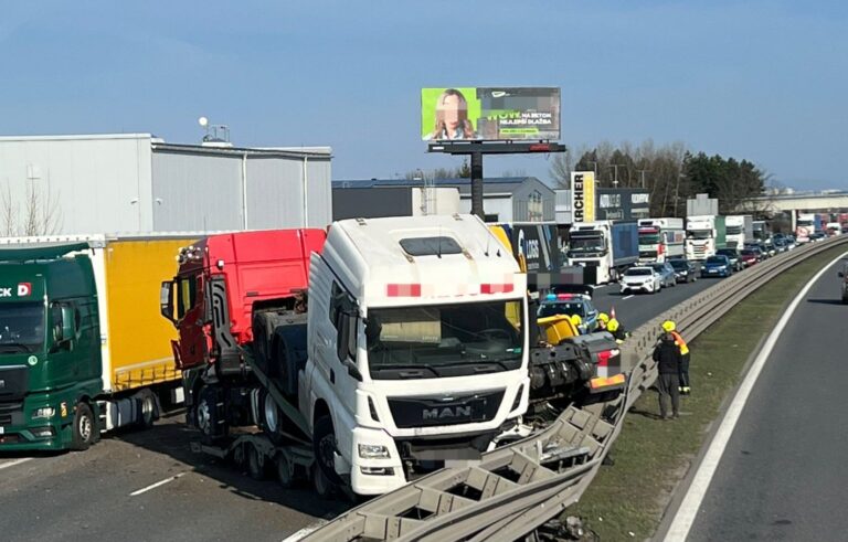 nehoda-kamionu-koplikuje-provoz-na-dalnici-d8