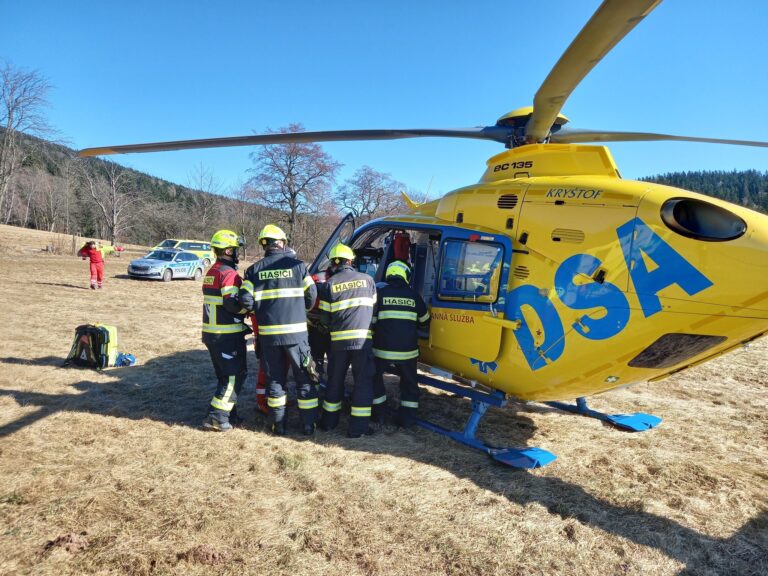 vrtulni-transportoval-zranenou-paraglidistku