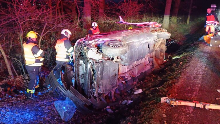 nehoda-auta-a-dodavky-sedlec-ceskobudejovicko