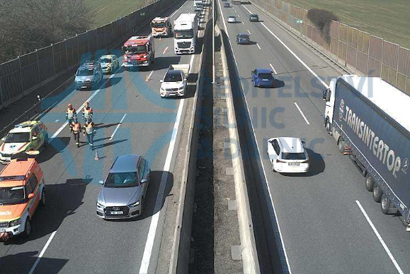 nehoda-dodavky-a-nakladniho-vozu-d1