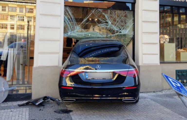 nehoda-parizska-ulice-praha