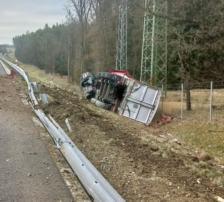 nehoda-kamionu-na-dalnici-d3-kaplice