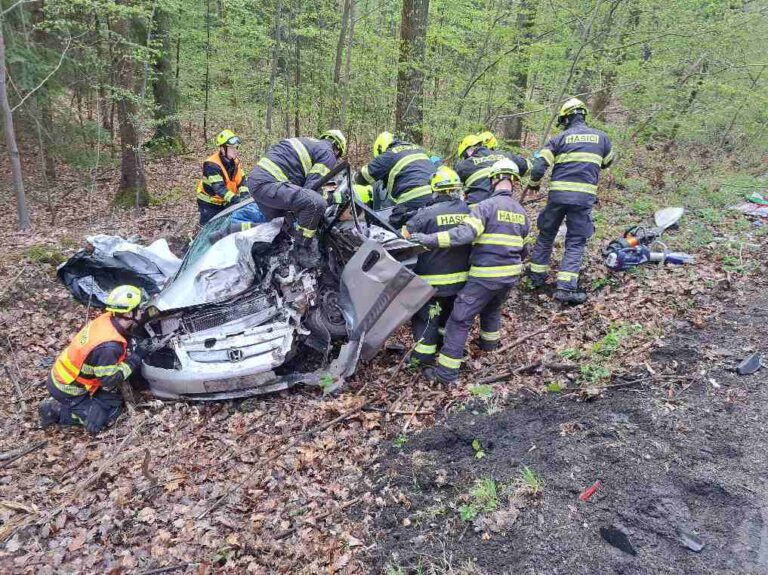 nehoda-osobniho-vozu-s-nakladnim