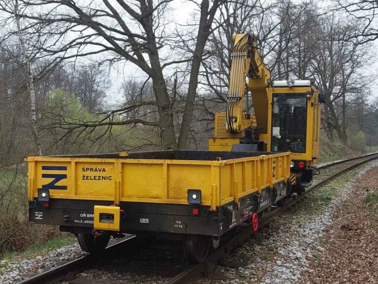 pracovni-stroj-ujel-v-telci-1