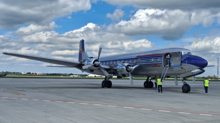 douglas-dc-6b-letadlo