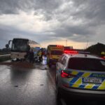 u-borsova-nad-vltavou-se-srazil-autobus-s-autem